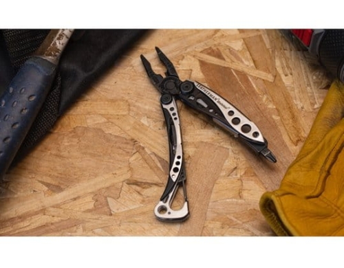 Multitool-Leatherman-Skeletool-Black-Silver-832629-lifestyle-1.jpg