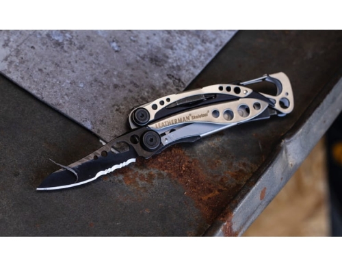 Multitool-Leatherman-Skeletool-Black-Silver-832629-lifestyle-2.jpg