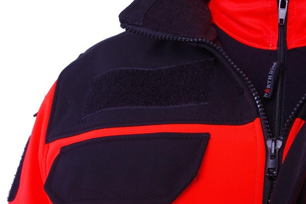 Jaki softshell dla ratownika medycznego najlepiej chroni przed trudnymi warunkami pogodowymi?